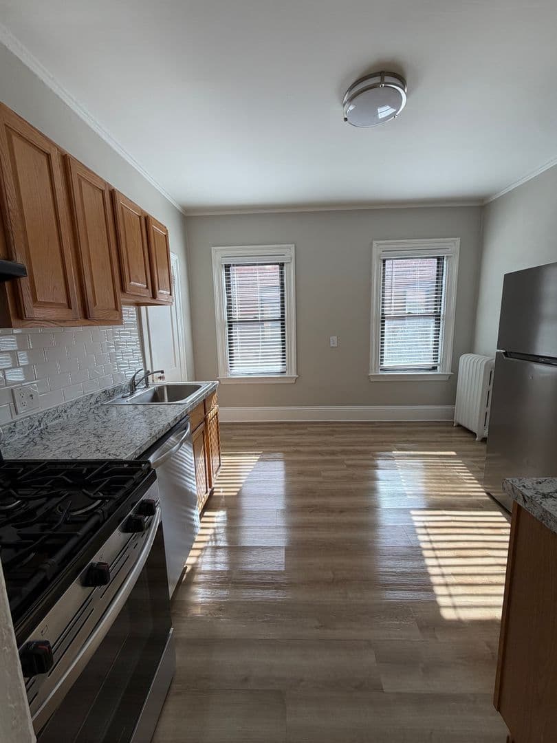 West Hartford Apartment: 843 Farmington Avenue