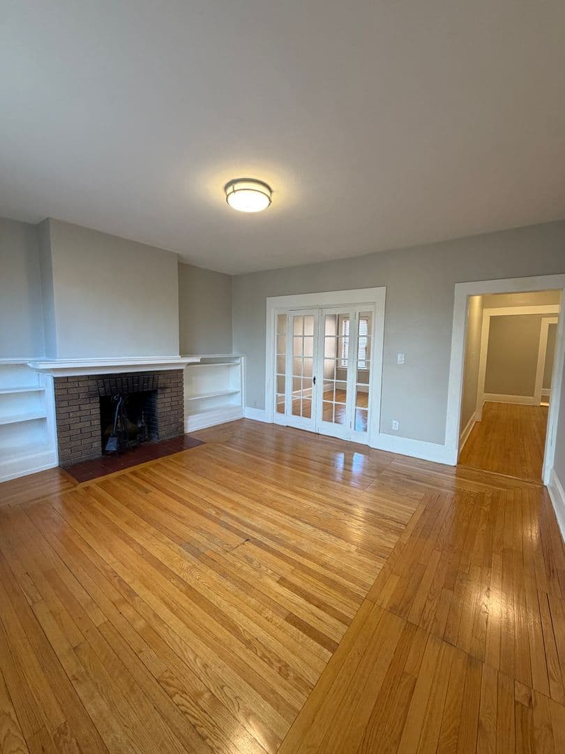 West Hartford Apartment: 843 Farmington Avenue