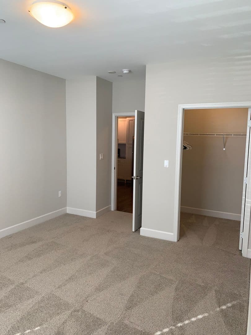 Old Saybrook Apartment: 7 N Main St