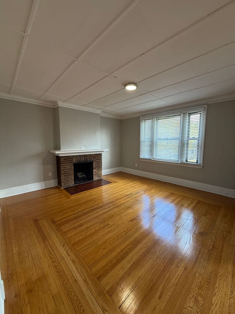 West Hartford Apartment: 843 Farmington Avenue