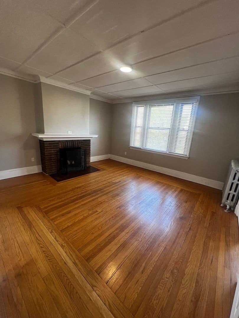 West Hartford Apartment: 843 Farmington Avenue