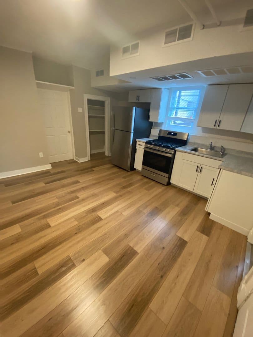 West Hartford Apartment: 843 Farmington Avenue