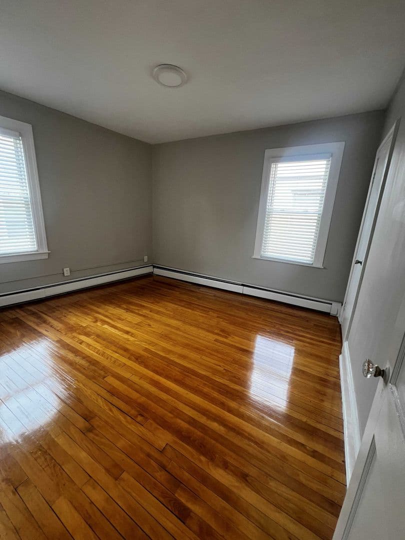 West Hartford Apartment: 843 Farmington Avenue