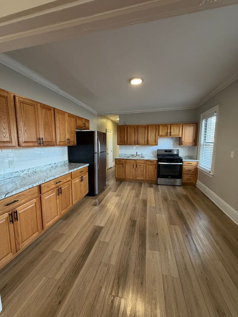 West Hartford Apartment: 843 Farmington Avenue