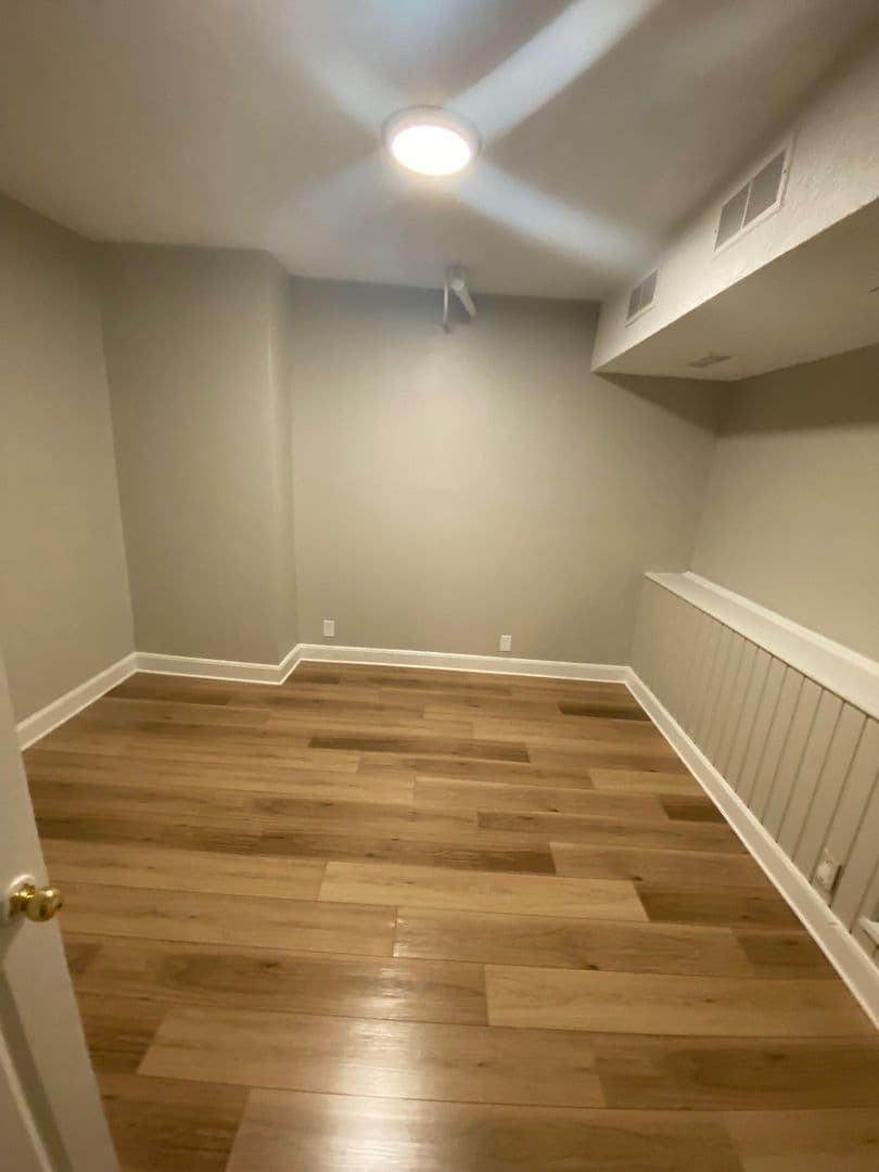 West Hartford Apartment: 843 Farmington Avenue