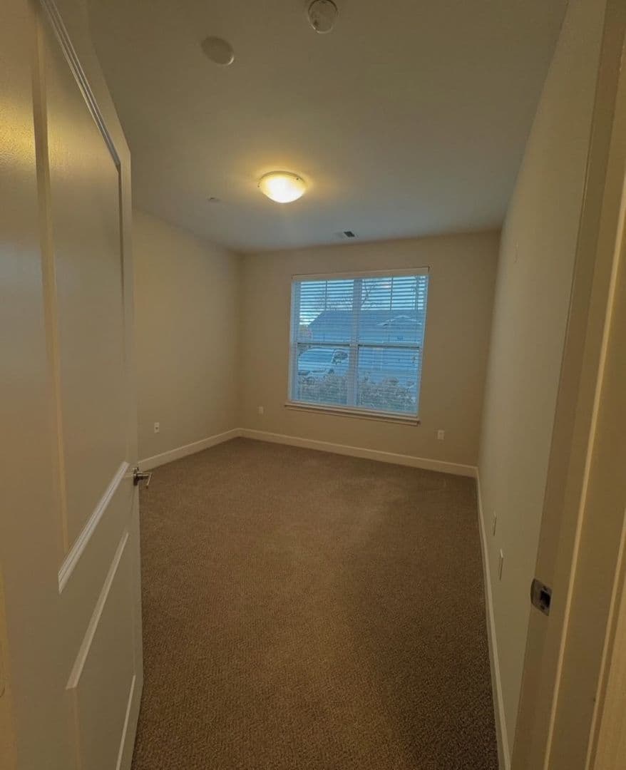 Old Saybrook Apartment: 7 N Main St