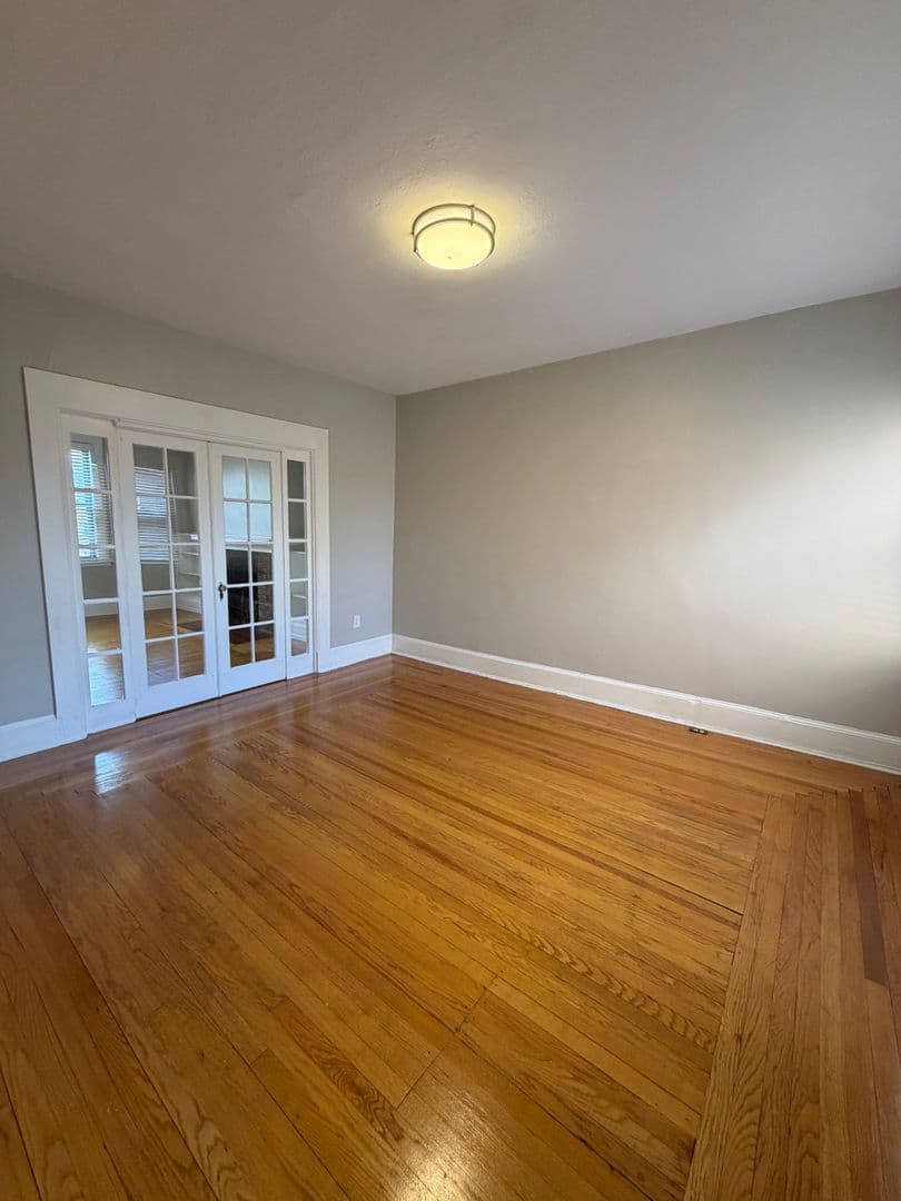 West Hartford Apartment: 843 Farmington Avenue