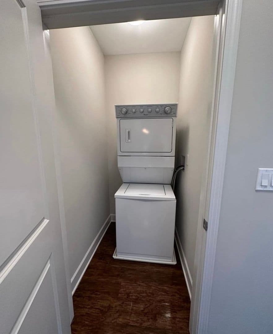 Old Saybrook Apartment: 7 N Main St