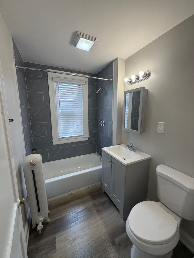 West Hartford Apartment: 843 Farmington Avenue