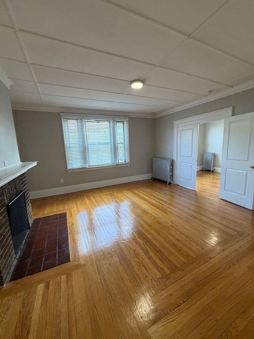 West Hartford Apartment: 843 Farmington Avenue
