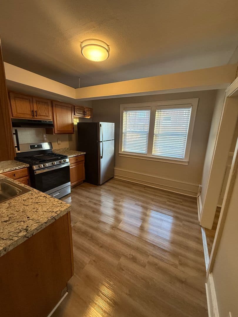 West Hartford Apartment: 843 Farmington Avenue