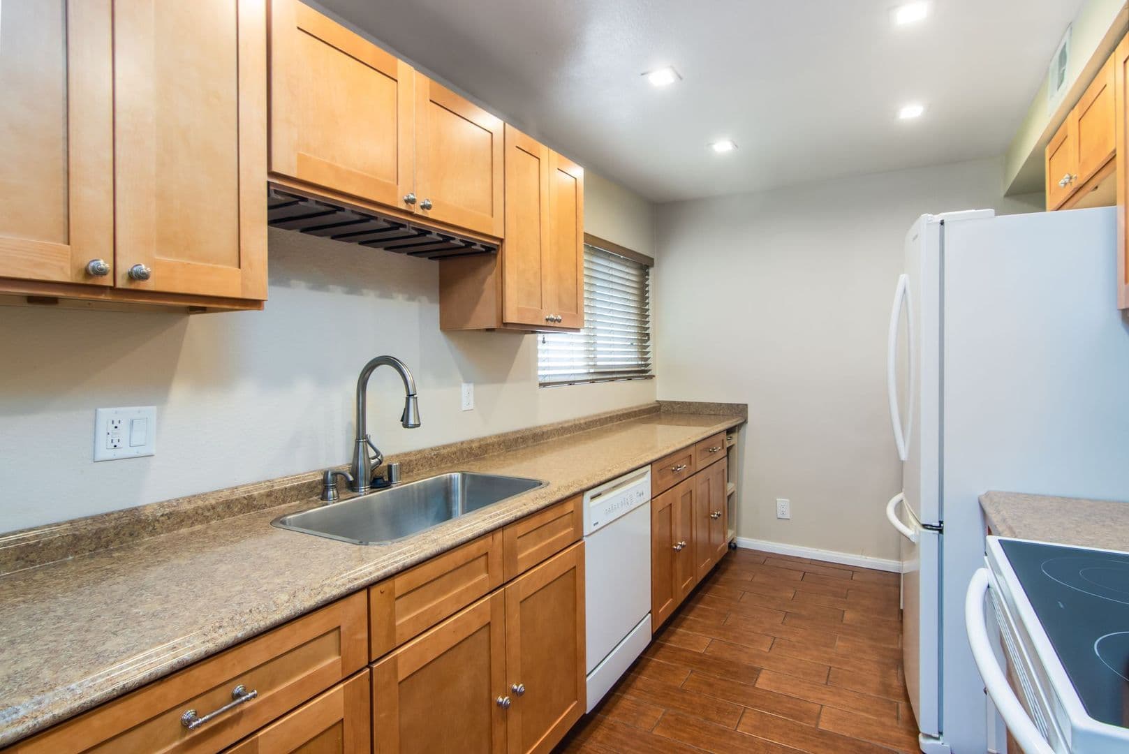Calabasas Apartment: 23679 Park Capri #13