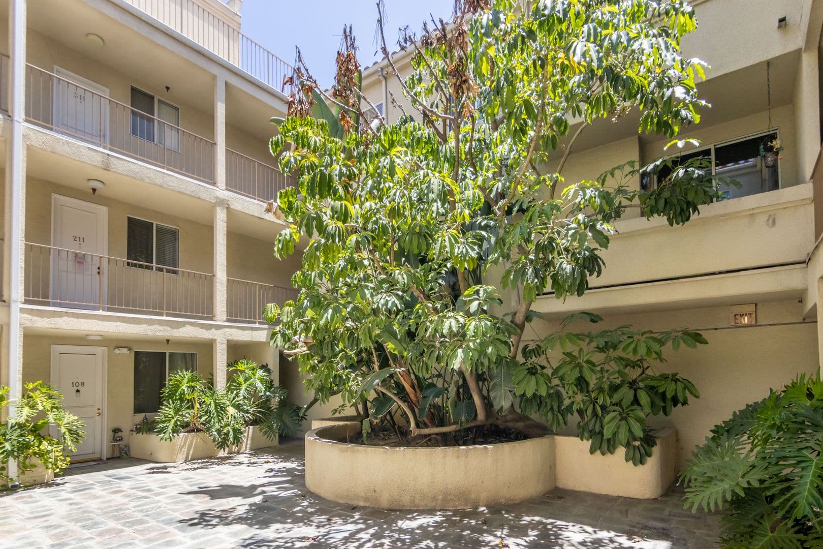 Granada Hills House: 16940 Chatsworth St #106