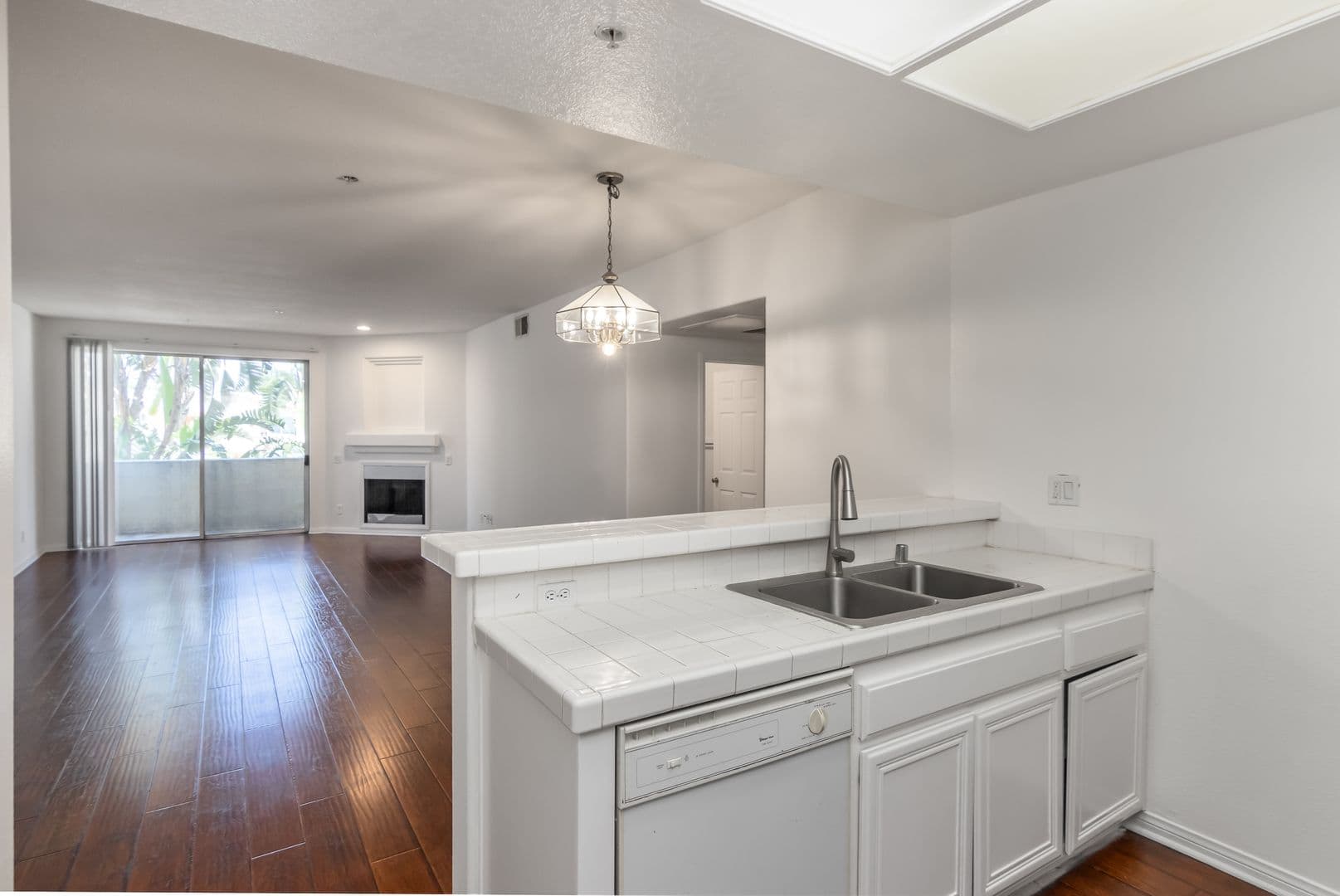 Granada Hills House: 16940 Chatsworth St #106