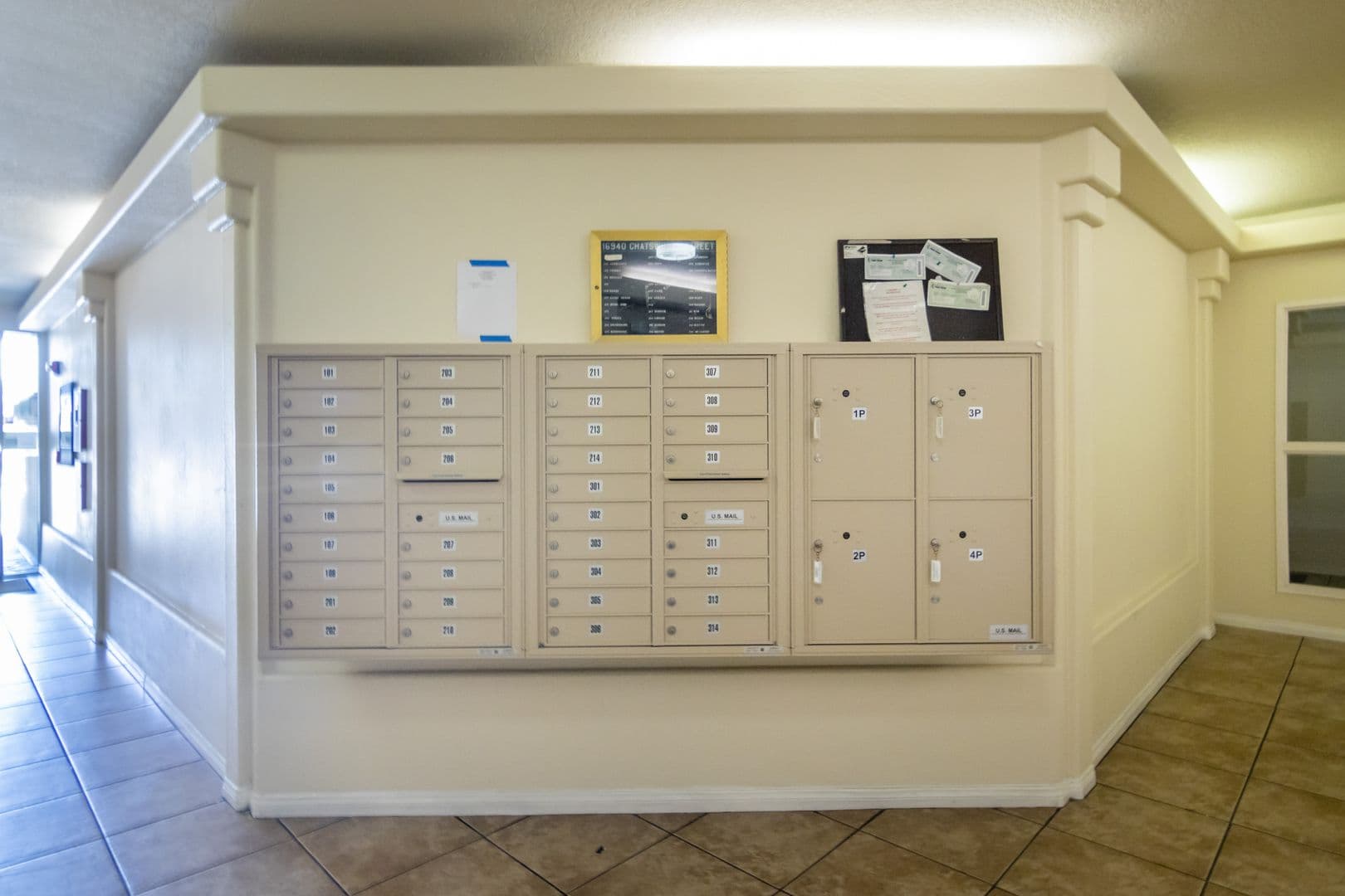 Granada Hills House: 16940 Chatsworth St #106