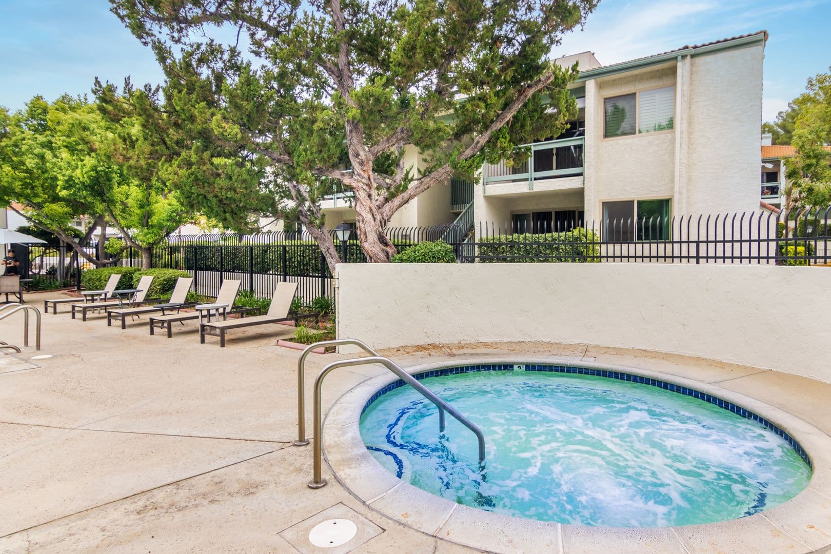 Calabasas Apartment: 23679 Park Capri #13