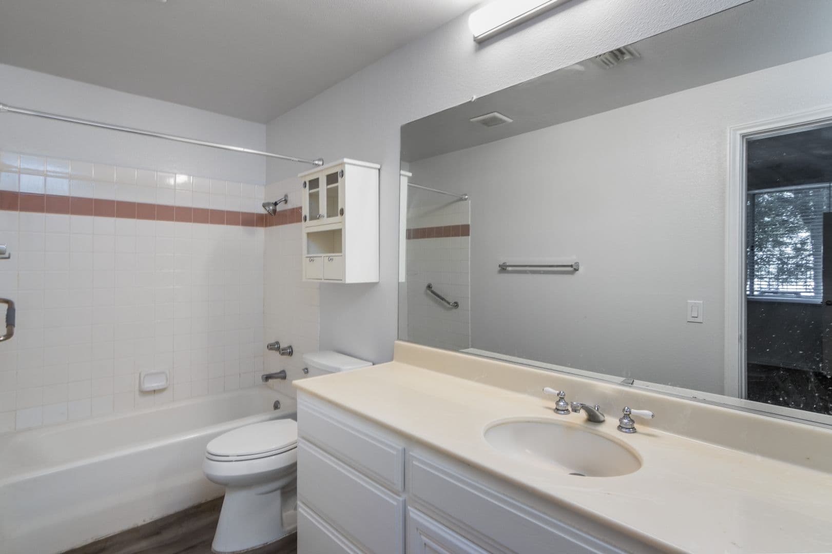 Granada Hills House: 16940 Chatsworth St #106