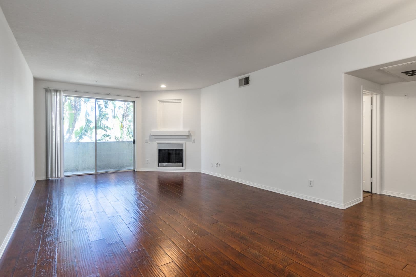 Granada Hills House: 16940 Chatsworth St #106