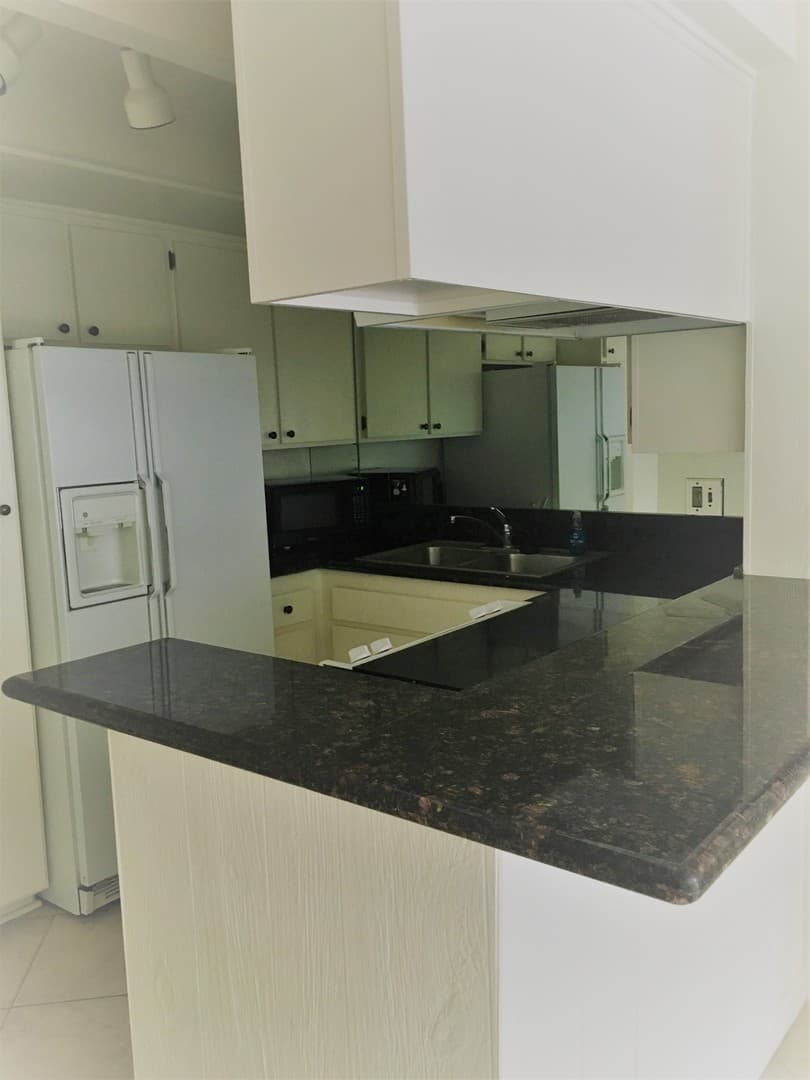 Carpenteria Condo: 130 Ash Avenue #8