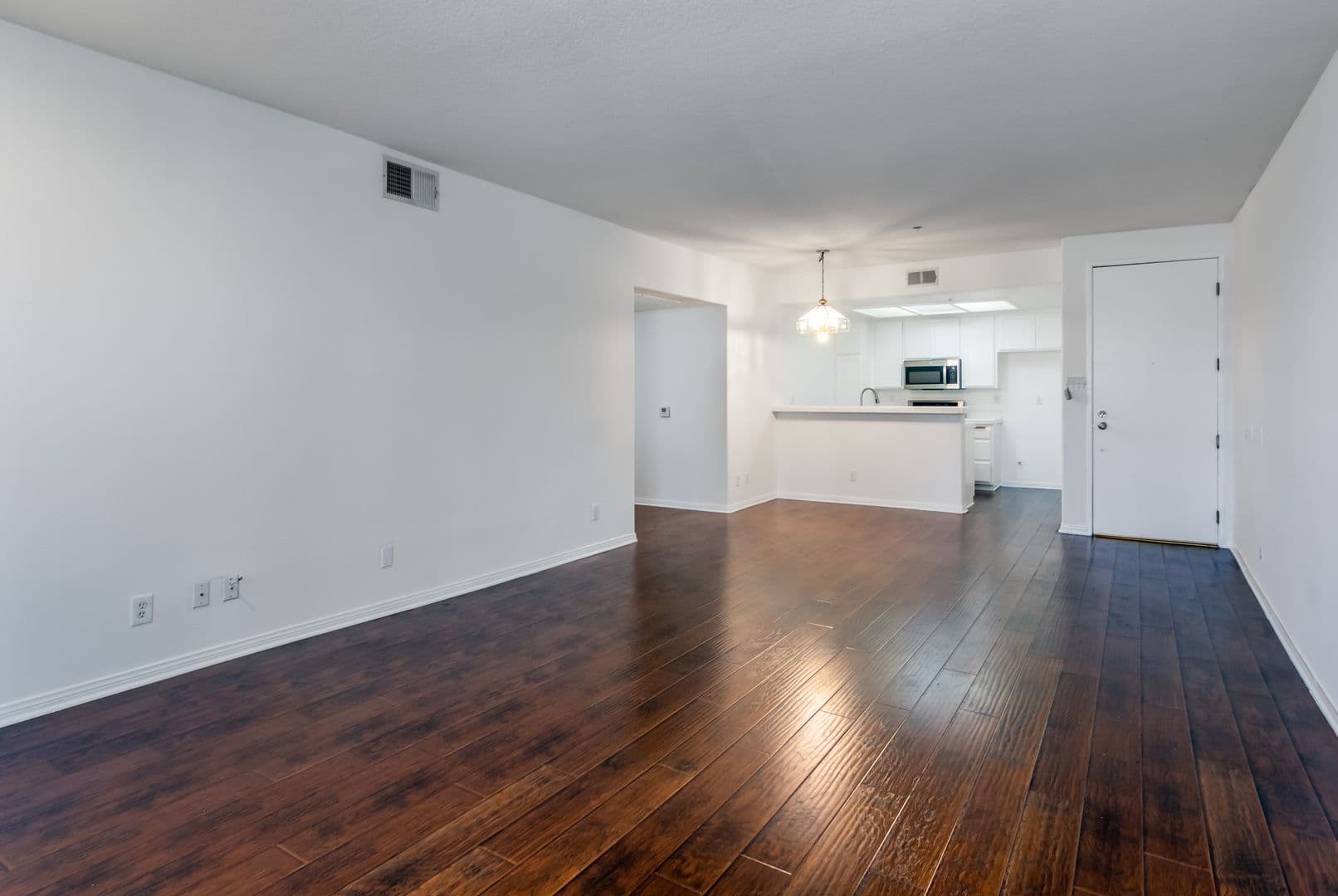 Granada Hills House: 16940 Chatsworth St #106
