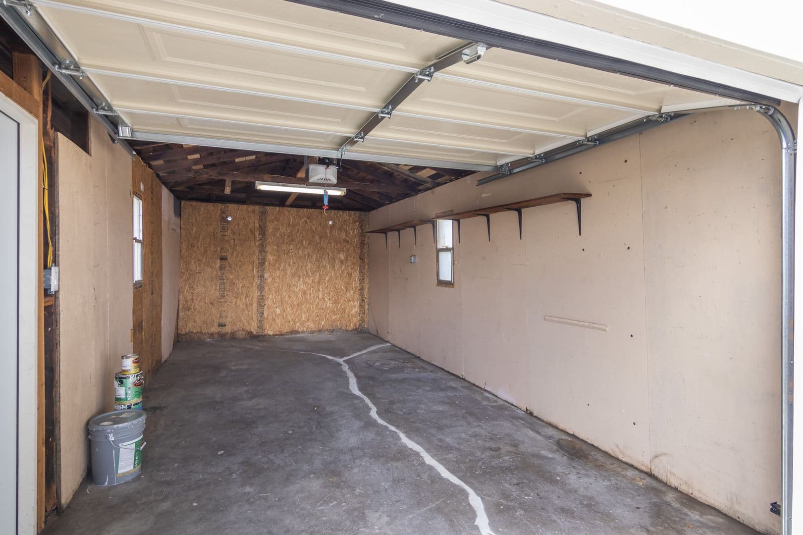 Ventura Apartment: 2936-2966 Sherwin Ave