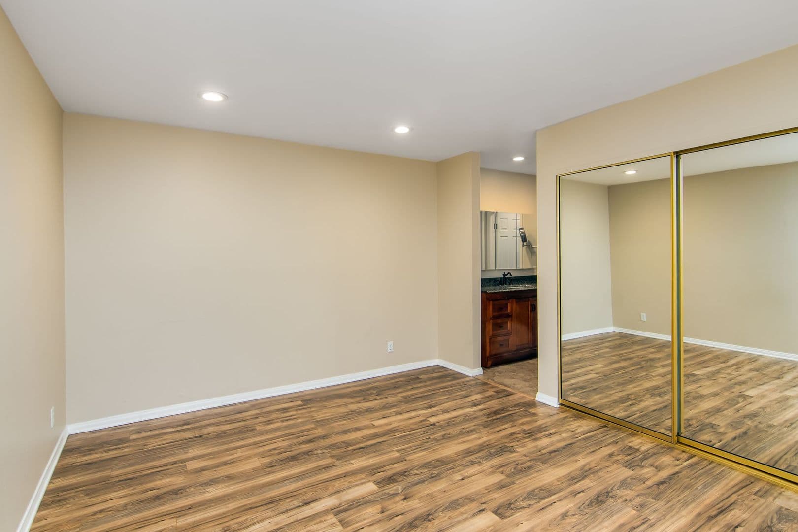 Calabasas Apartment: 23679 Park Capri #13