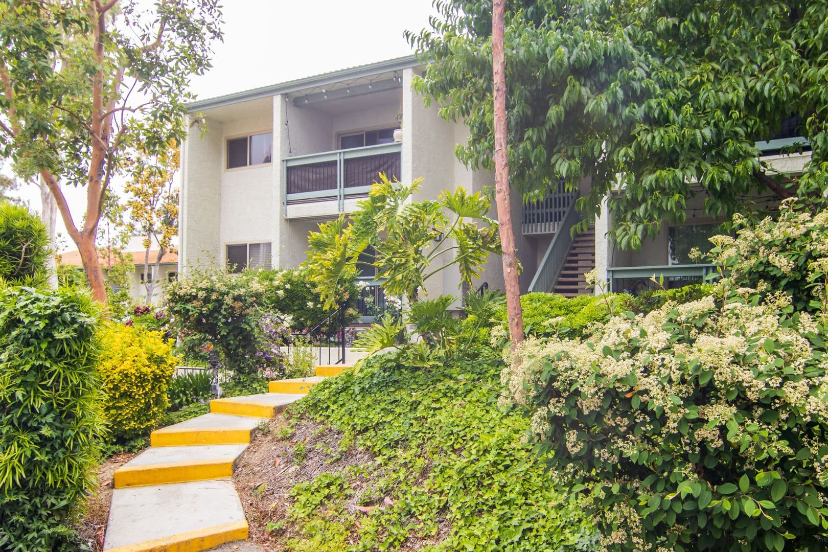 Calabasas Apartment: 23679 Park Capri #13