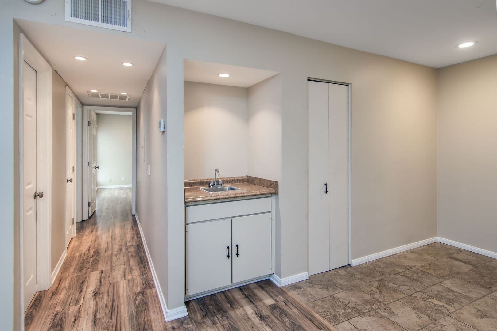 Calabasas Apartment: 23679 Park Capri #13