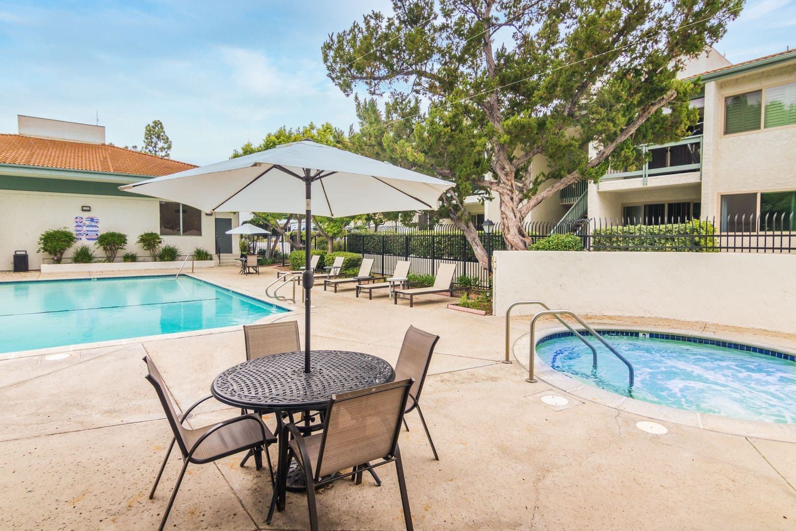 Calabasas Apartment: 23679 Park Capri #13