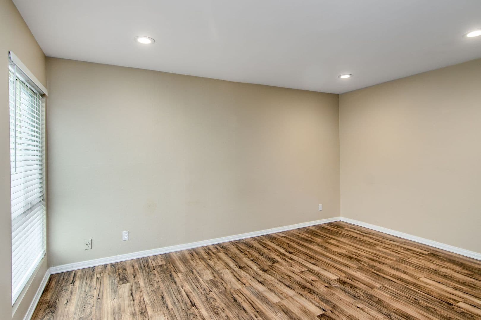 Calabasas Apartment: 23679 Park Capri #13