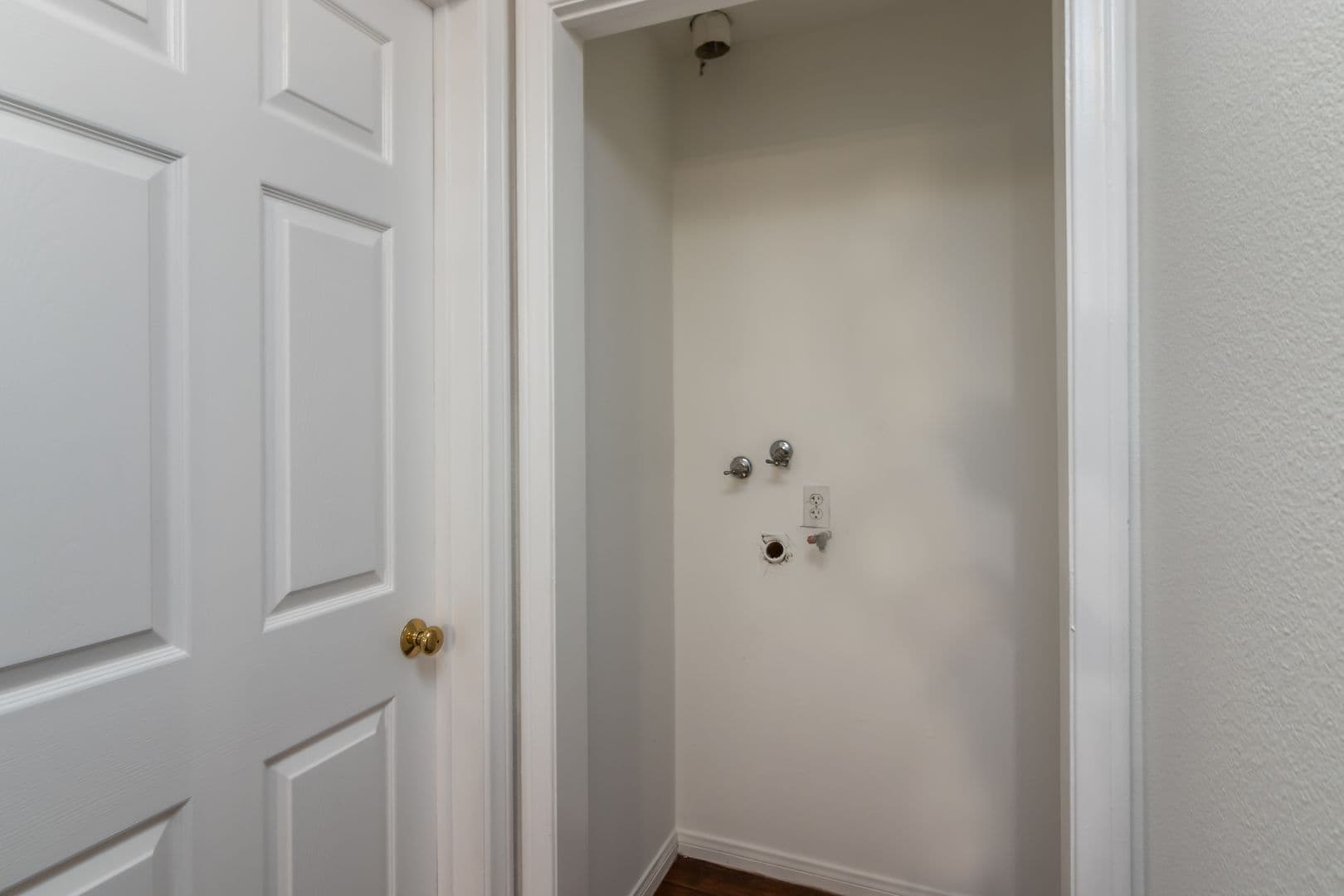 Granada Hills House: 16940 Chatsworth St #106