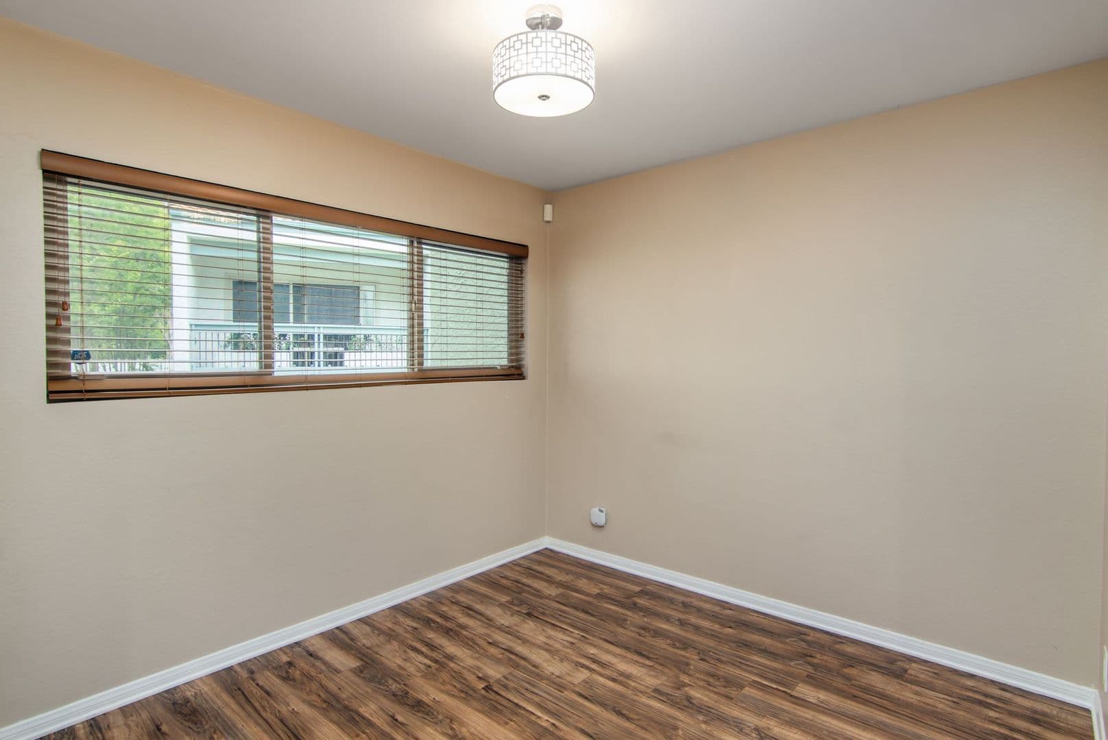 Calabasas Apartment: 23679 Park Capri #13