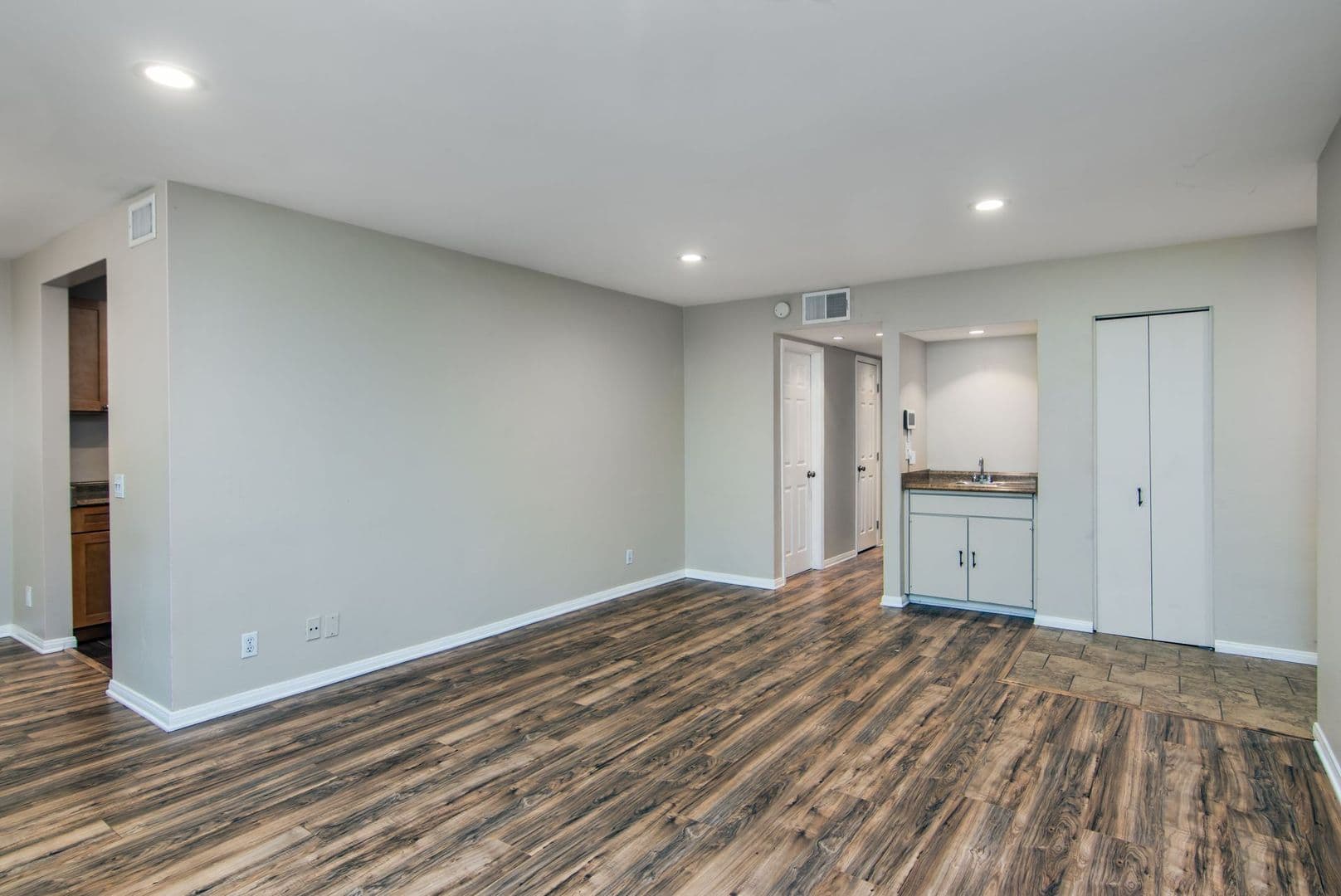 Calabasas Apartment: 23679 Park Capri #13