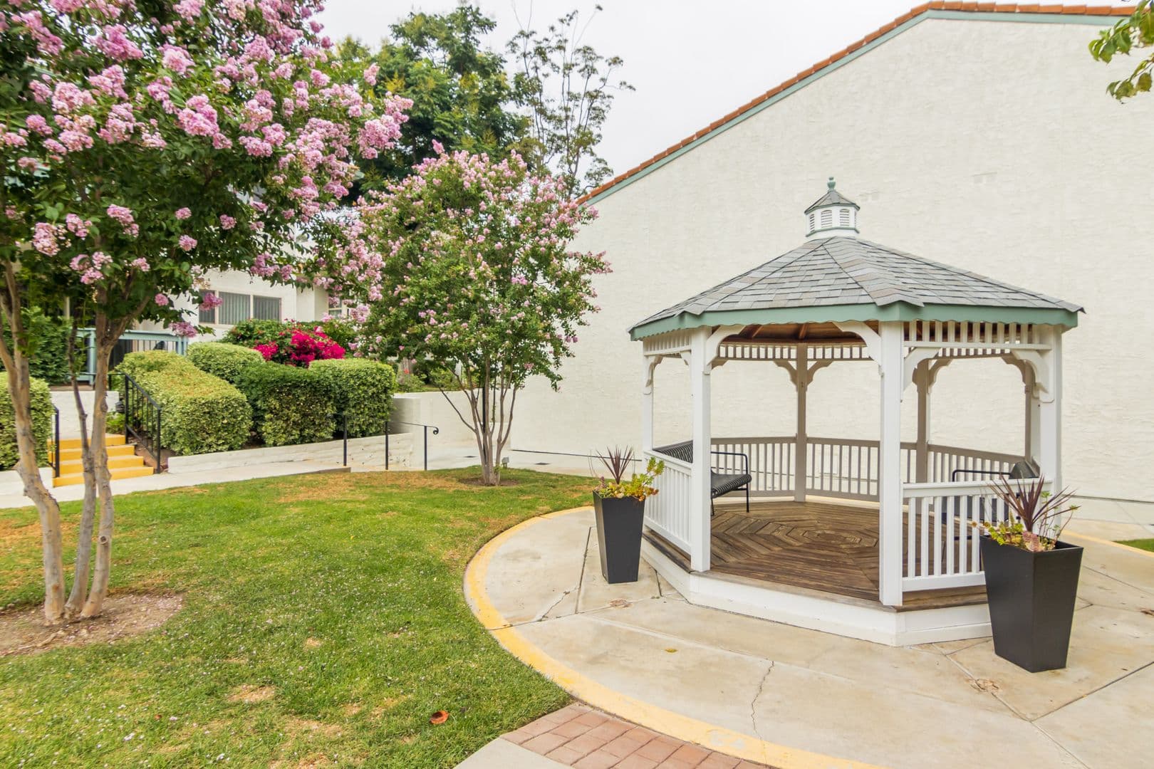 Calabasas Apartment: 23679 Park Capri #13