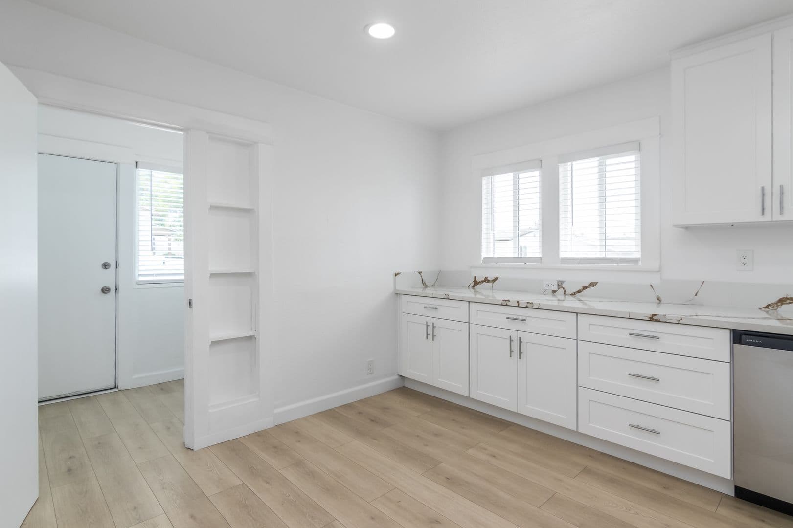 Ventura Apartment: 2936-2966 Sherwin Ave