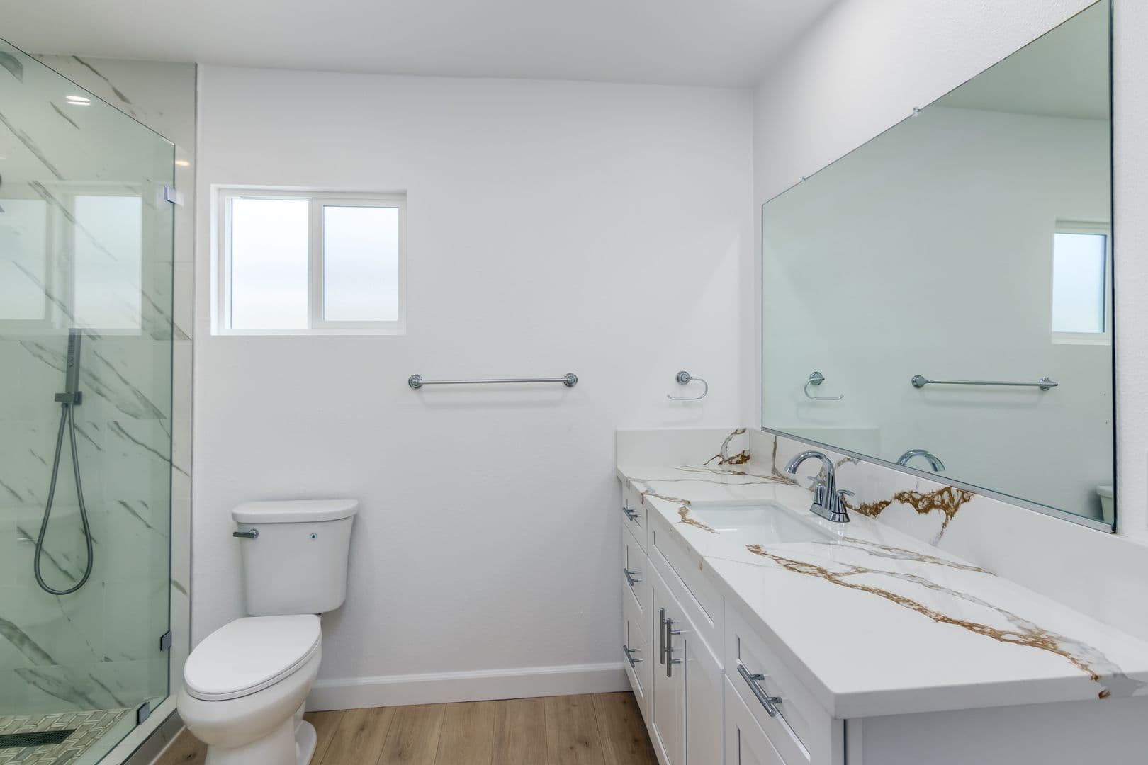 Ventura Apartment: 2936-2966 Sherwin Ave