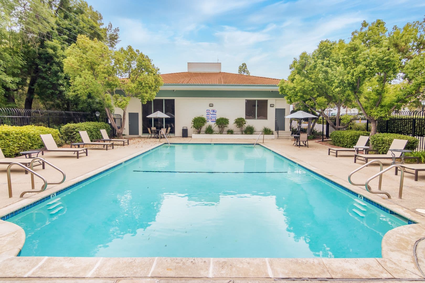 Calabasas Apartment: 23679 Park Capri #13