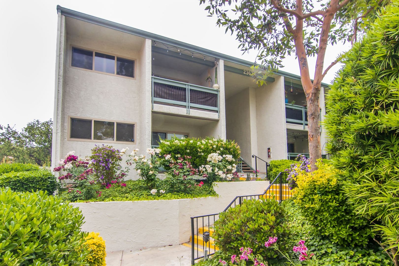 Calabasas Apartment: 23679 Park Capri #13