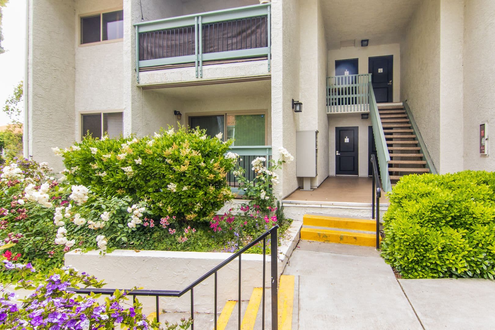 Calabasas Apartment: 23679 Park Capri #13