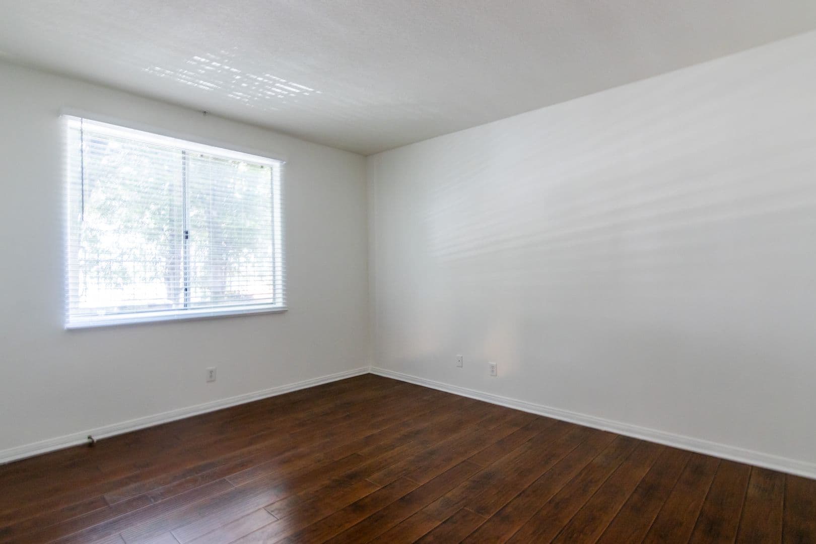 Granada Hills House: 16940 Chatsworth St #106