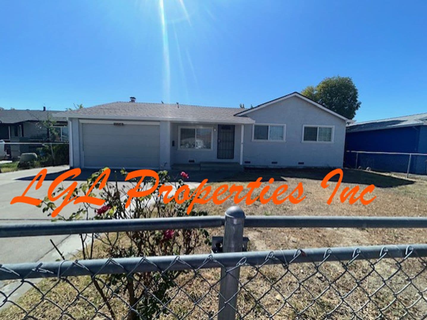 Sacramento House: 1560 Anoka Ave