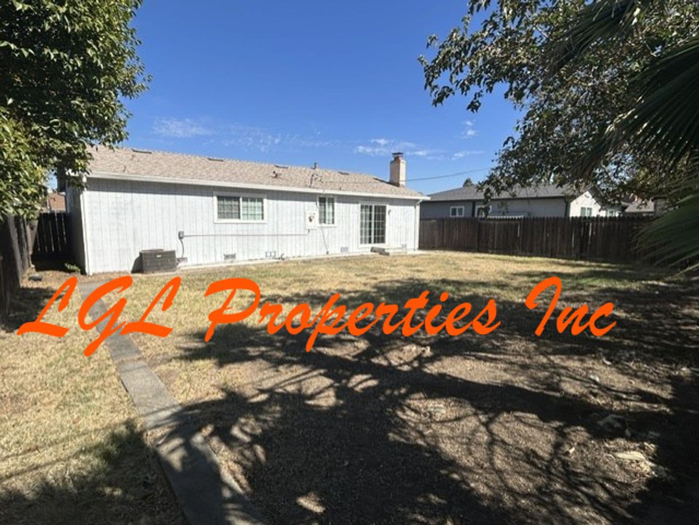 Sacramento House: 1560 Anoka Ave