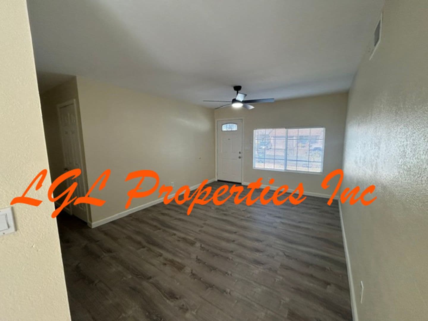 Sacramento House: 1560 Anoka Ave