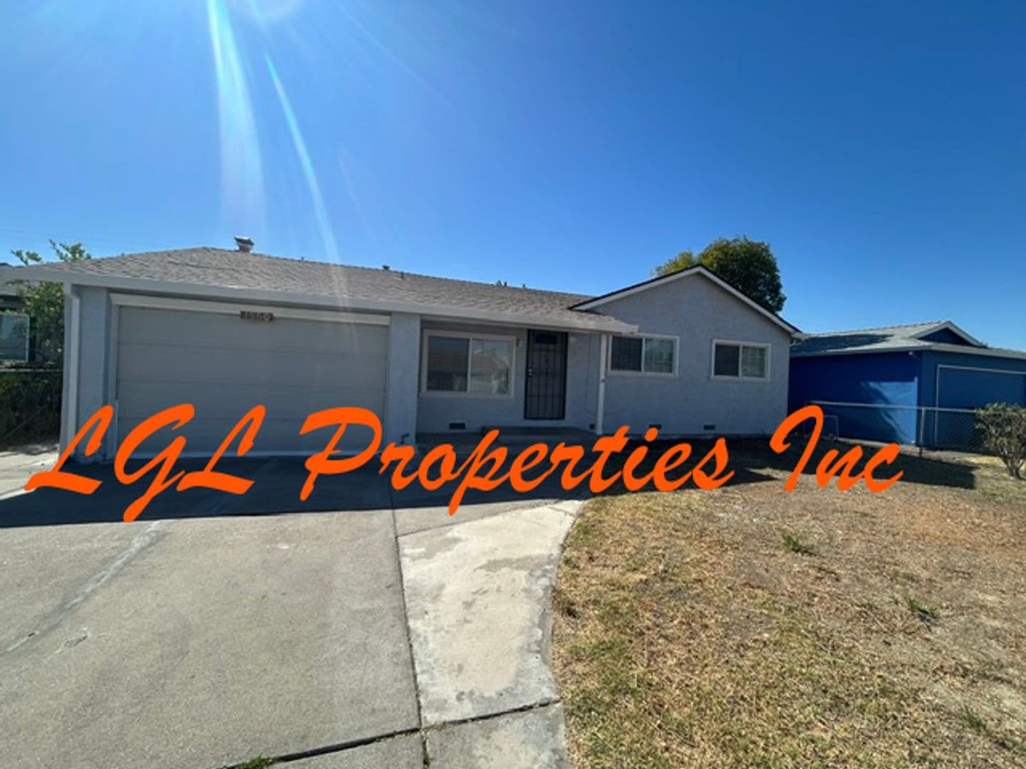 Sacramento House: 1560 Anoka Ave