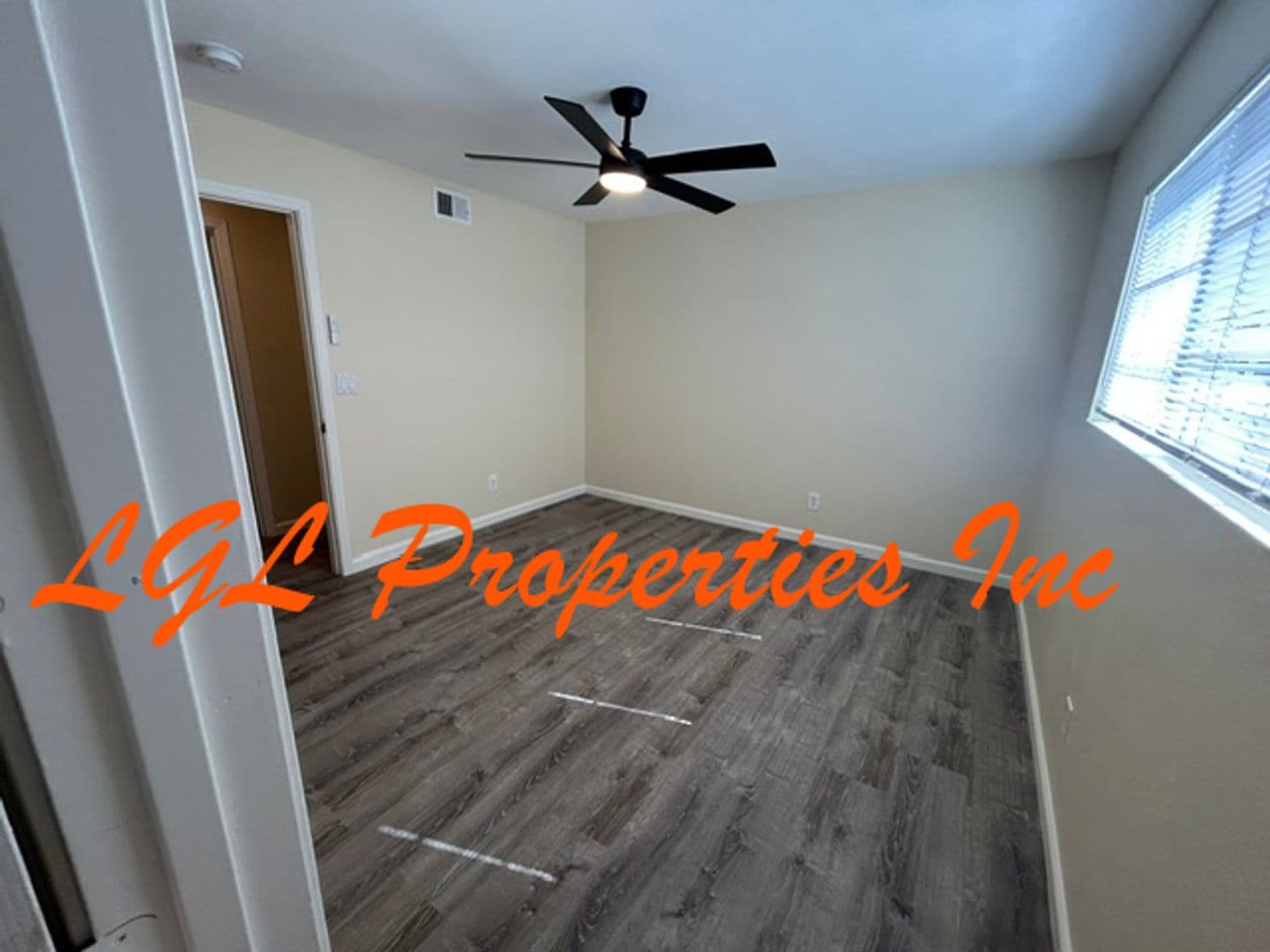 Sacramento House: 1560 Anoka Ave