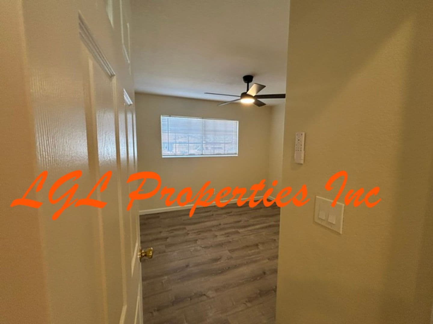Sacramento House: 1560 Anoka Ave