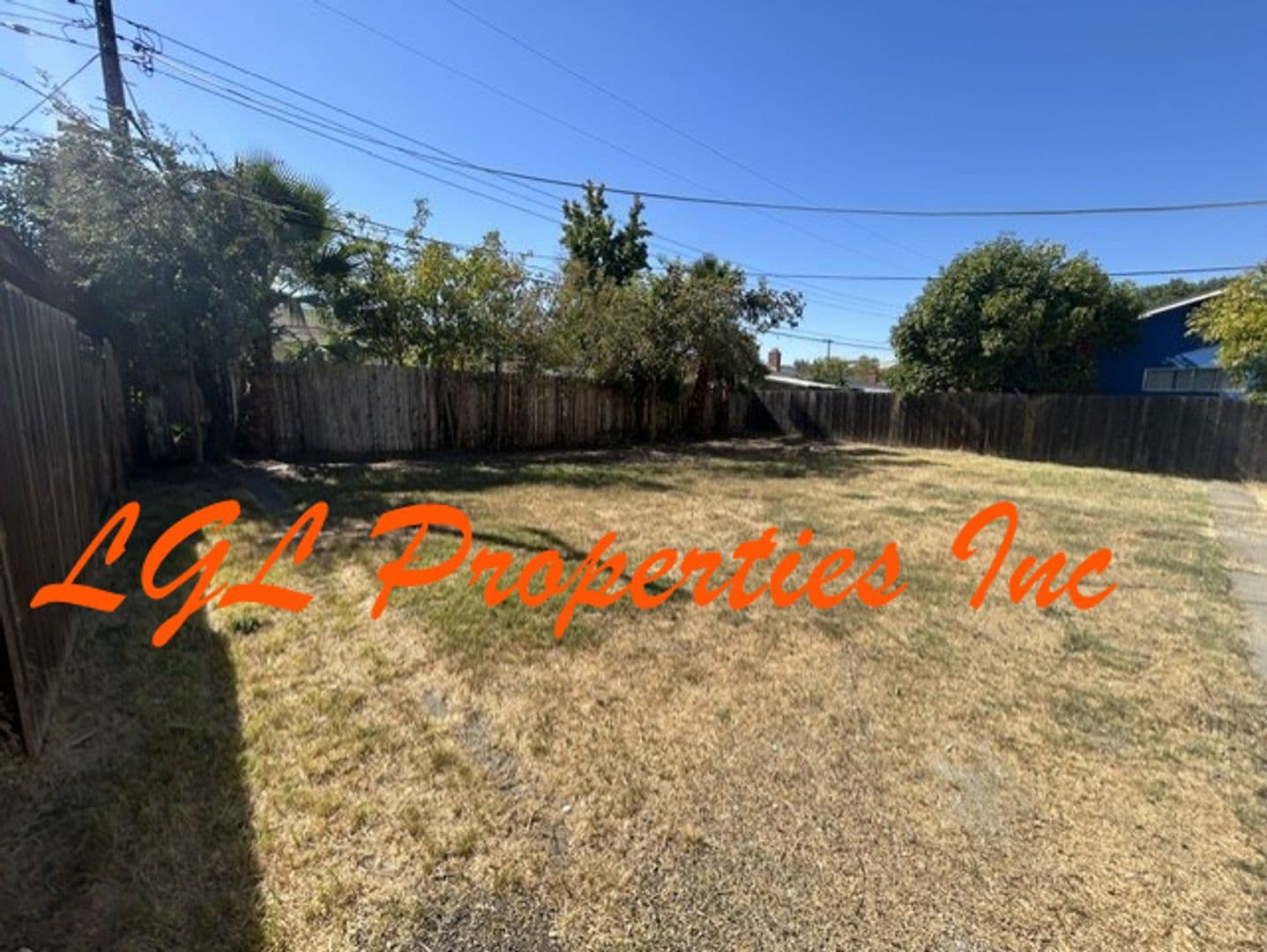 Sacramento House: 1560 Anoka Ave