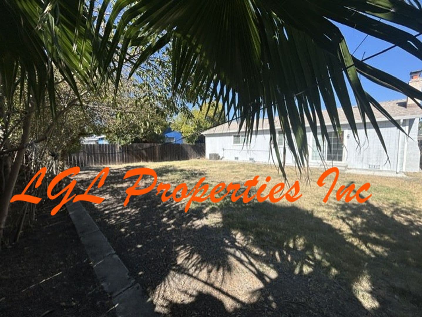 Sacramento House: 1560 Anoka Ave