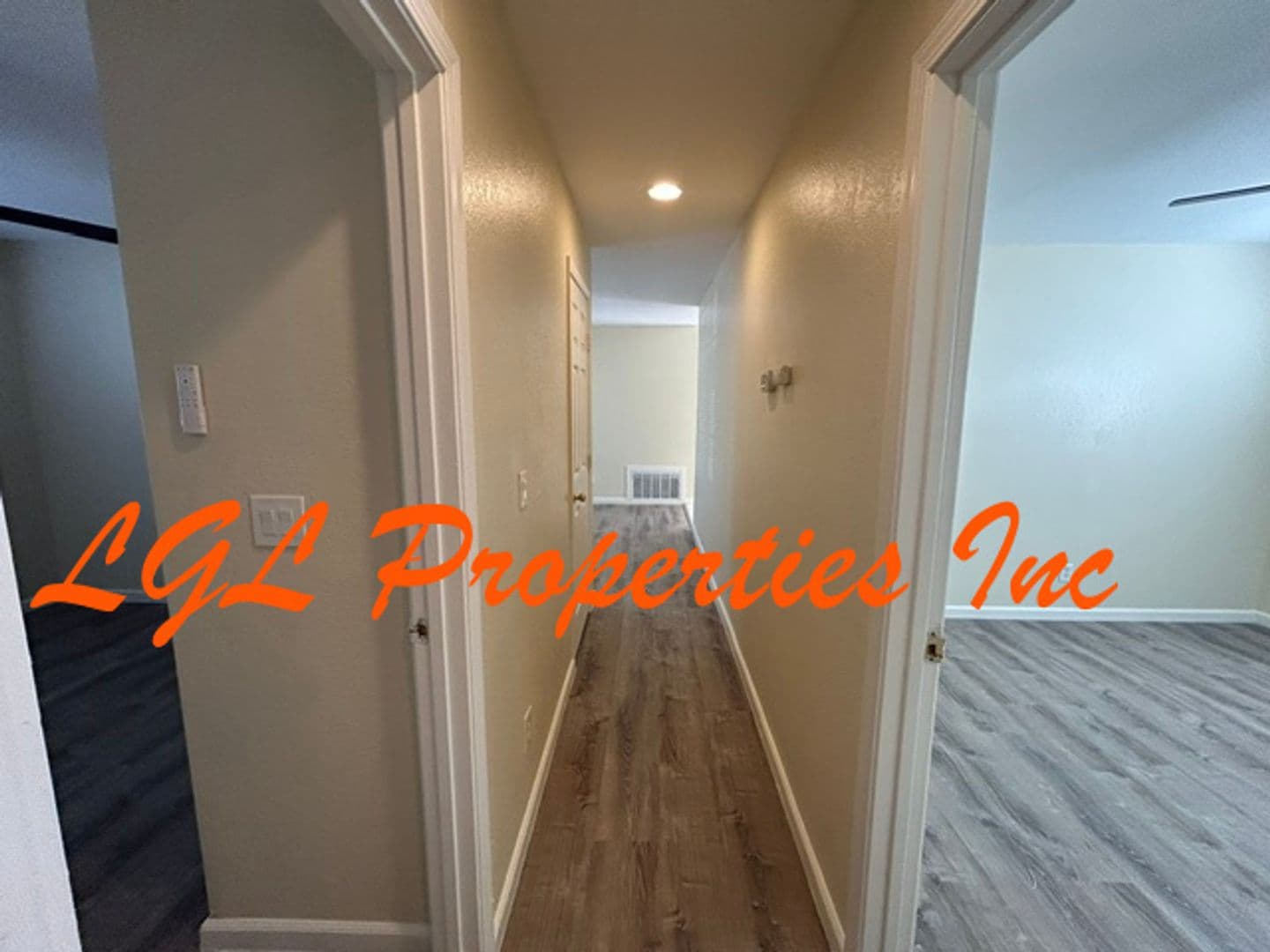 Sacramento House: 1560 Anoka Ave