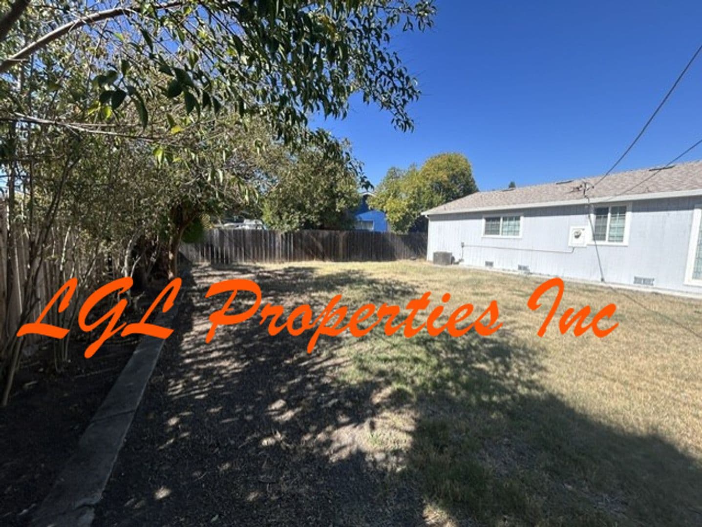 Sacramento House: 1560 Anoka Ave